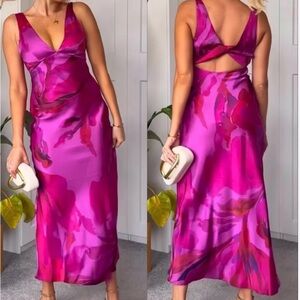 Zara NWT midi floral V neck Shades of pink, magenta and red. Size Large